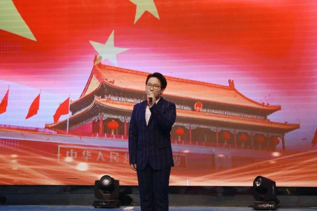 8.849849……的略写为它的小数点后第30位数是4055保留整数是精确到十分位是精？