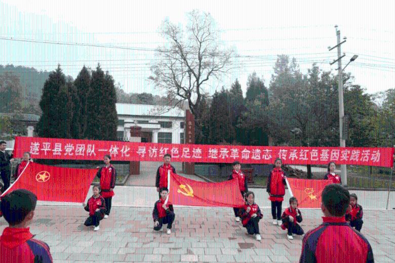 探索未知世界,尽在你会选择令你心动的人,还是默默守护你的人?